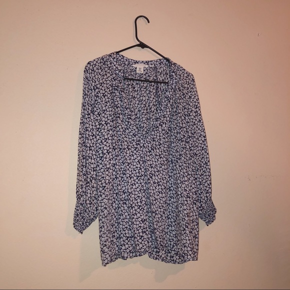 Deep V Neck Floral Blouse | 14/16 Plus Fashion - Picture 3 of 3